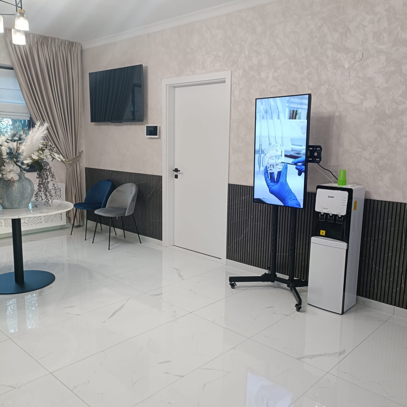 Reteaua-Digitala-Indoor-DOOH-CLINICA-STOMATOLOGICA-RASMIN-DENT-4